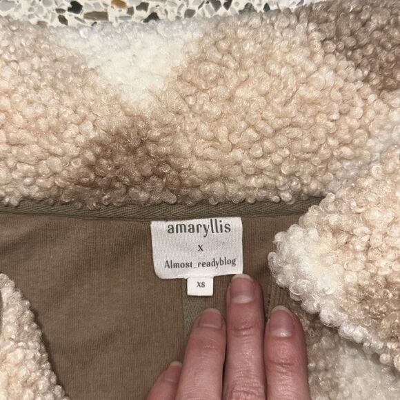 Amaryllis almost ready blog Teddy bear jacket zip up xs tan neutral - Picture 4 of 6